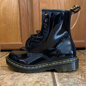 NWOT Dr. Martens 1460 Patent Leather Lace Up Boots sz 4M/5W